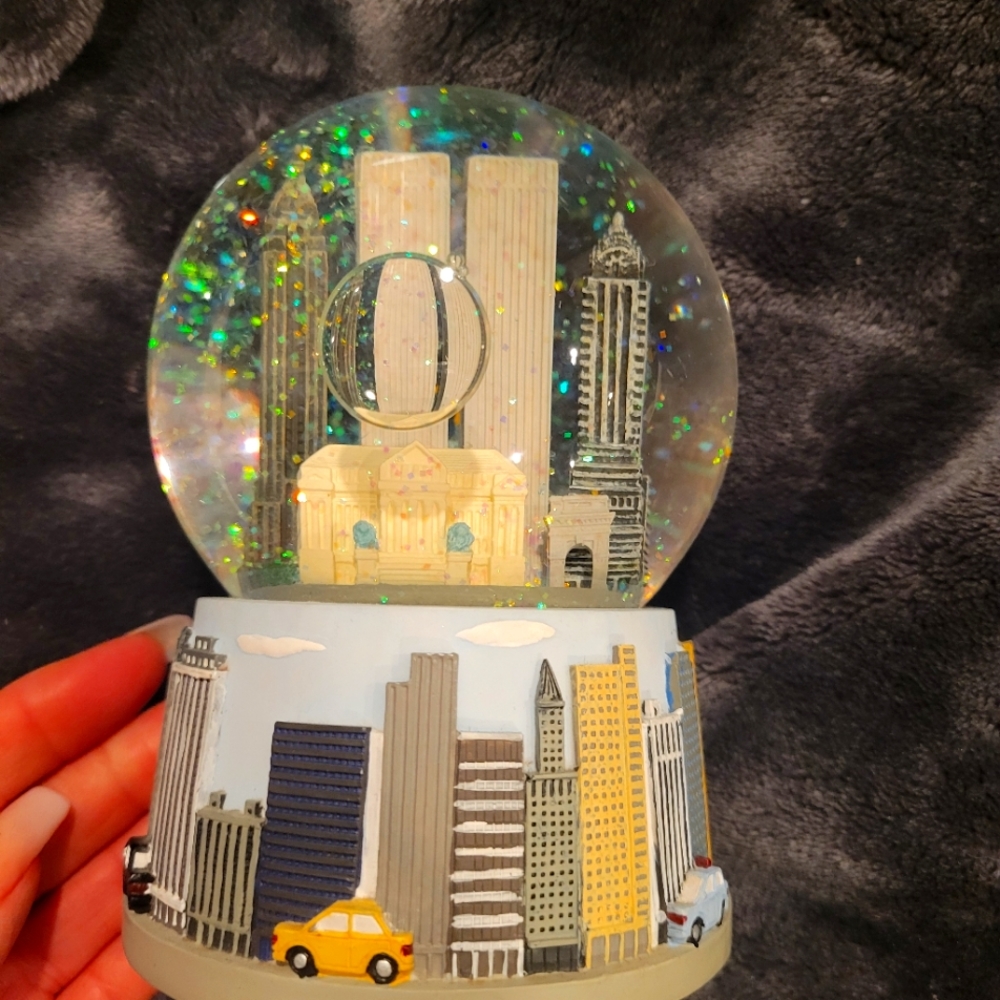 Twin towers snow globe
